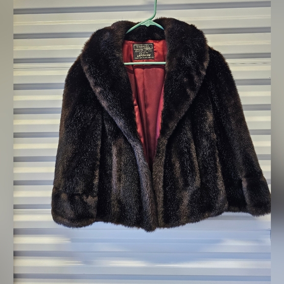 FAUX FUR CAPE STOLE SHAWL SIZE: Medium-Large - Picture 9 of 10